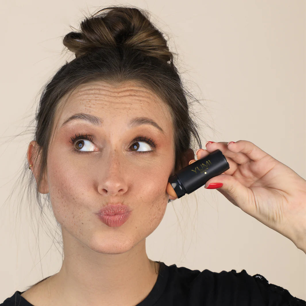 Corrector de tez en roll-on elaborado con piedra volcánica